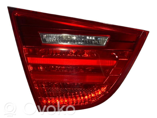 Aizmugurējais lukturis pārsegā