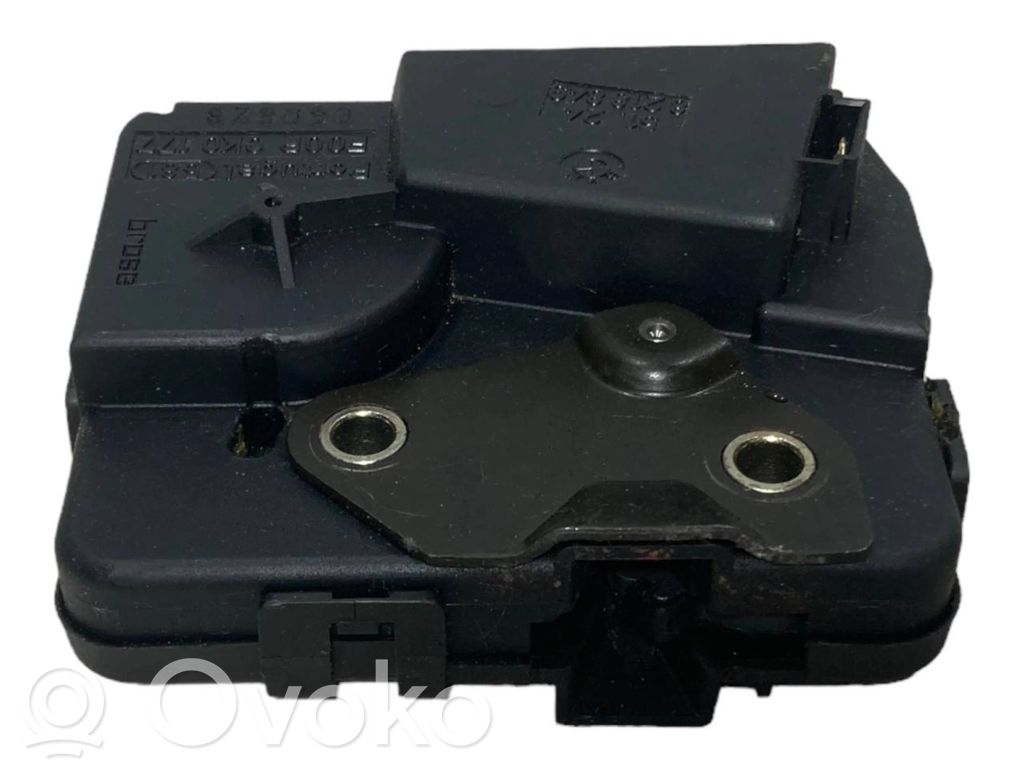 Aizmugurējā pārsega slēdzene