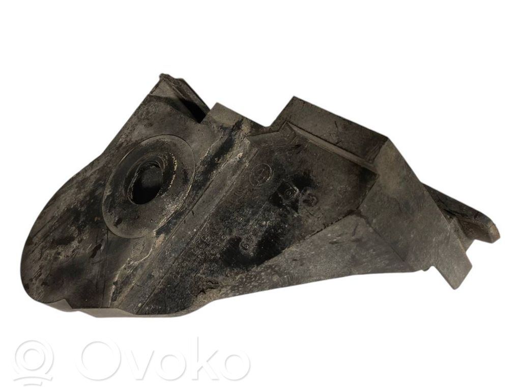 Priekšpusē bampera turētājs