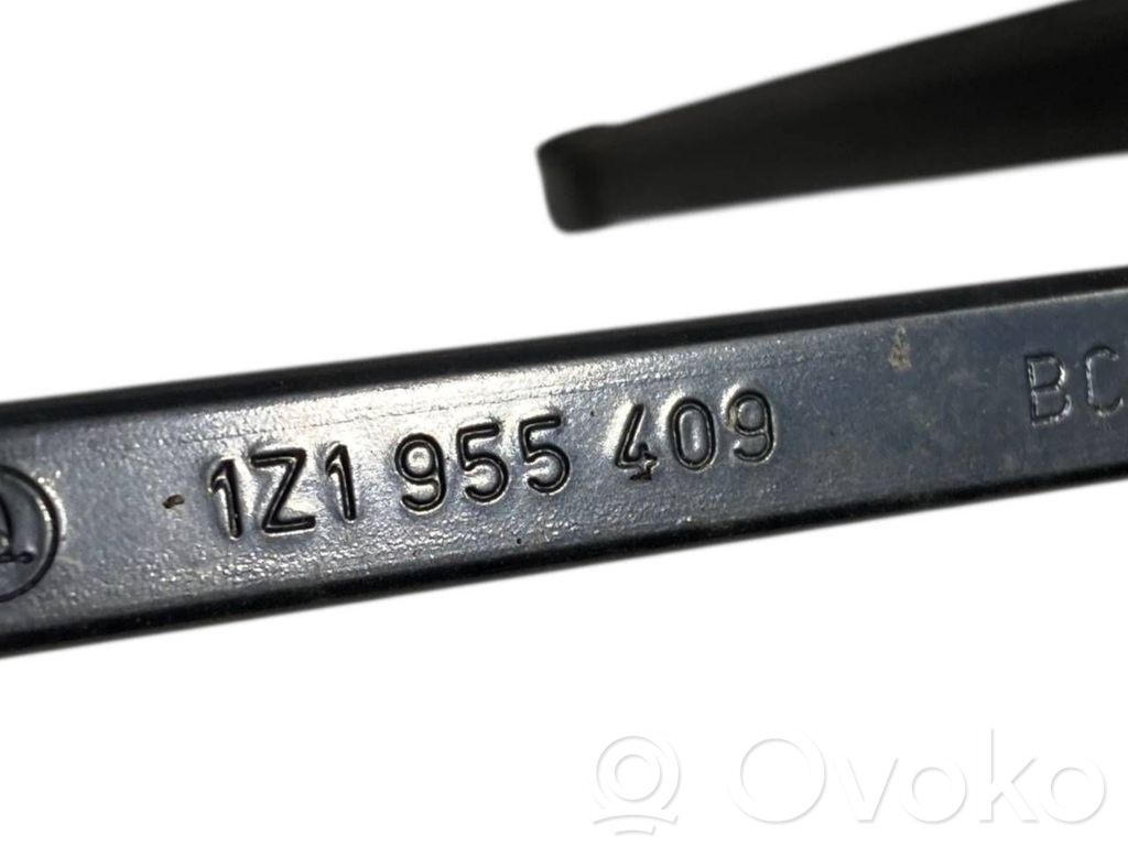 Priekšējā loga tīrītāja kājiņa