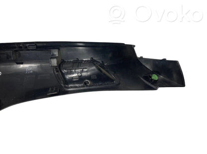 (C) statņa dekoratīvā apdare