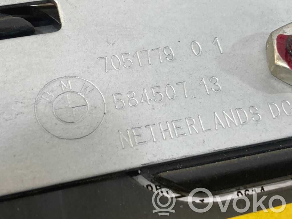 Apšuvums aizmugurējām durvīm