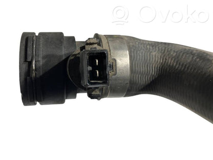 Caurulīte (-es) / šļūtene (-es)