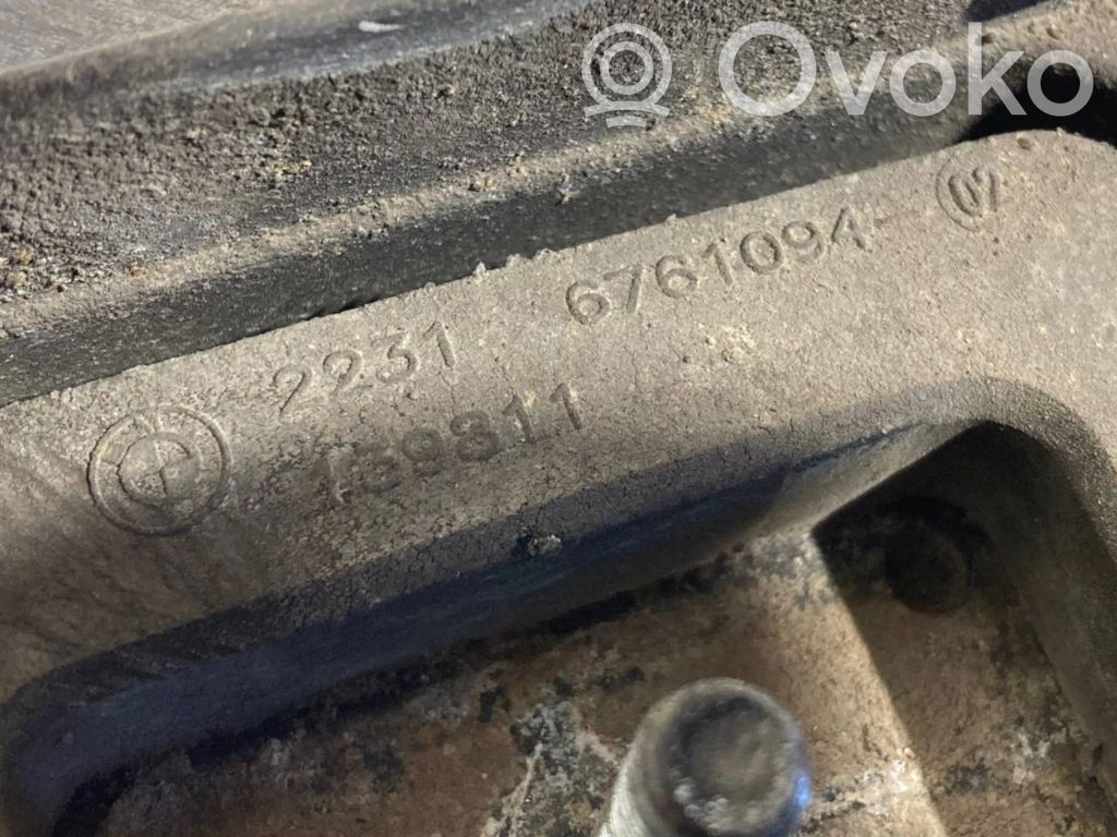 Transmission mounting bracket