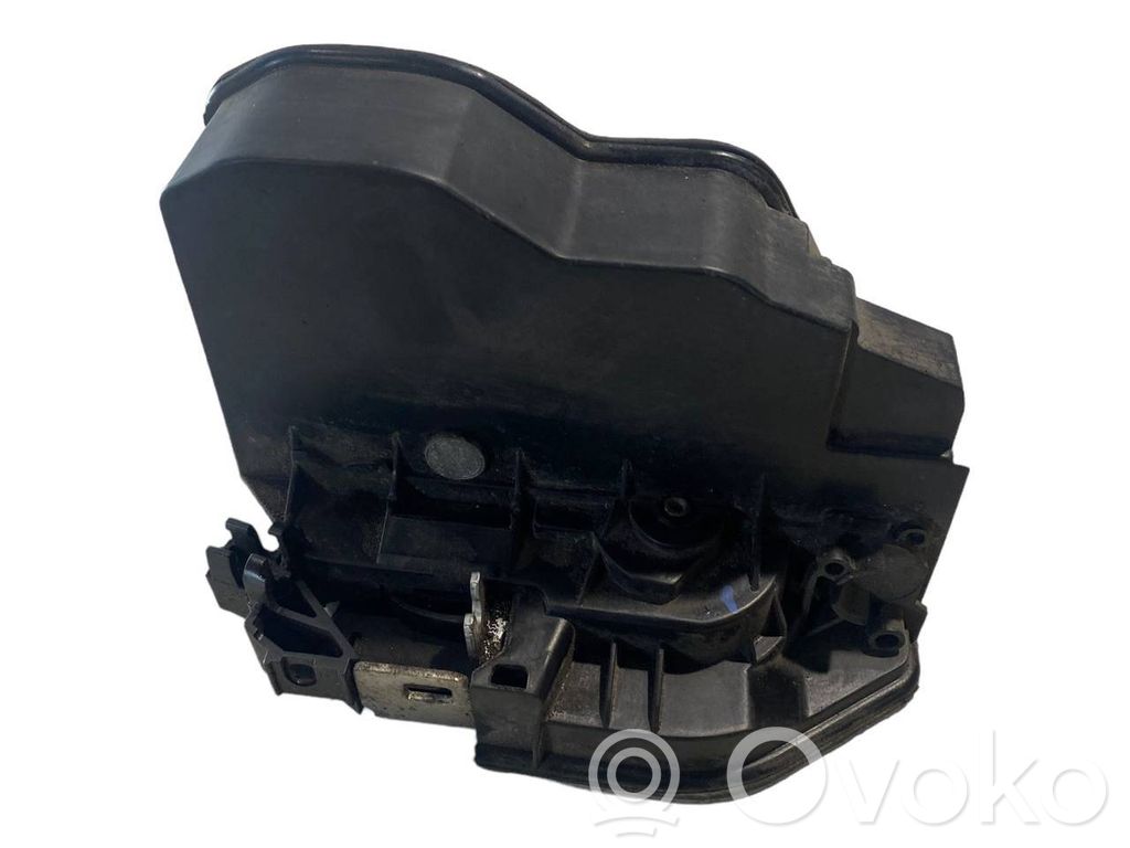 Aizmugurē slēdzene