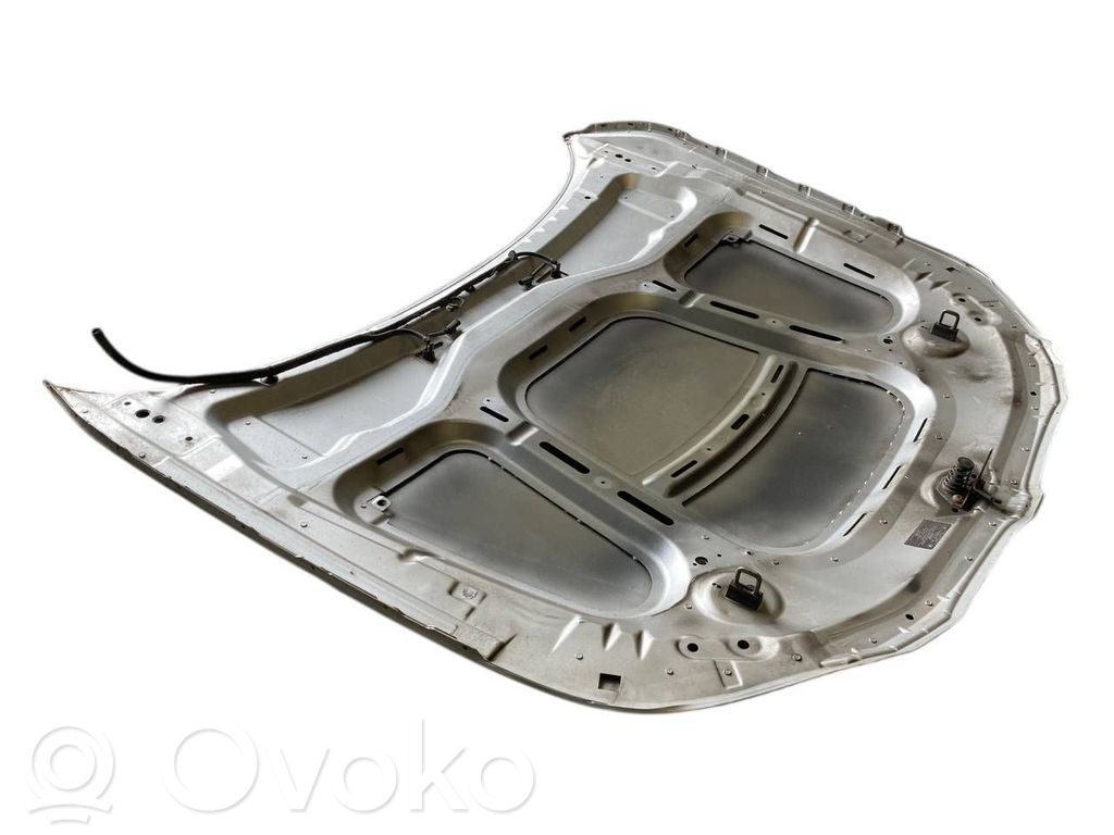 Dzinēja pārsegs (vāks)