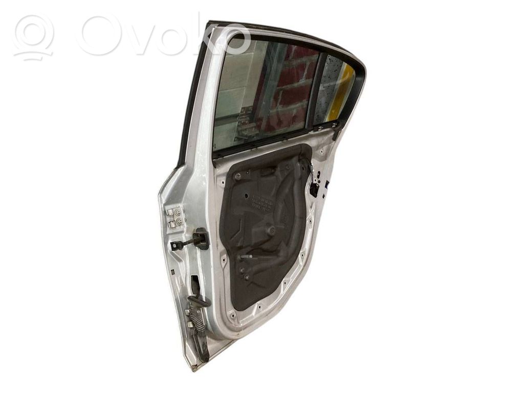 Aizmugurējās durvis