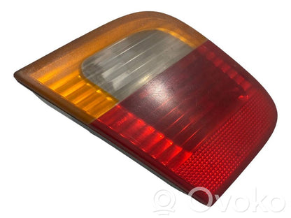 Aizmugurējais lukturis pārsegā