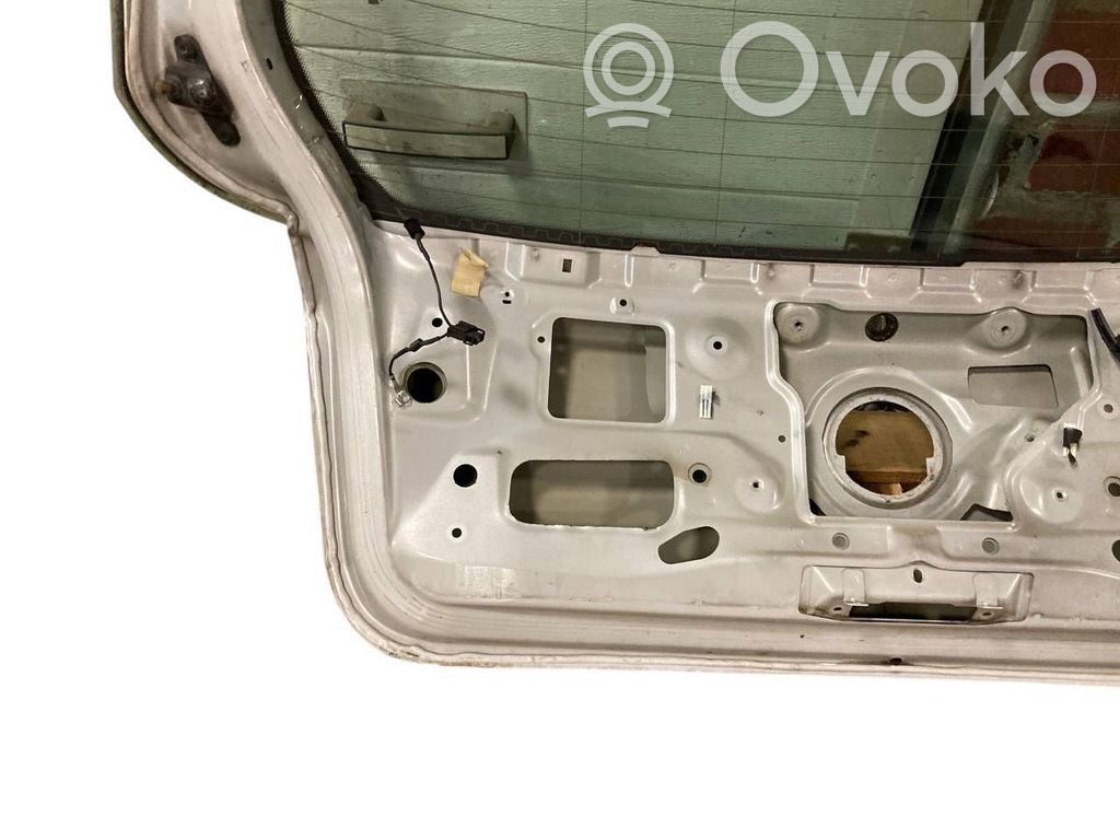 Задняя крышка (багажник)