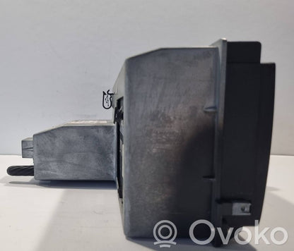 Radio / CD/DVD atskaņotājs / navigācija