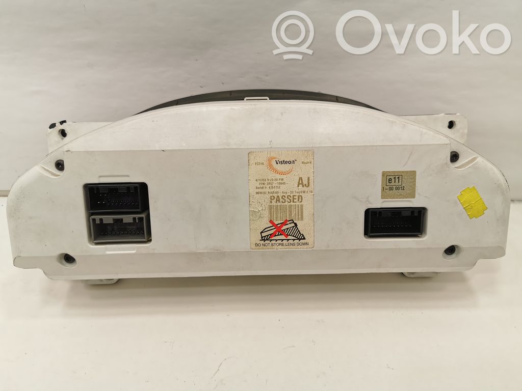 Speedometer (in the instrument panel)