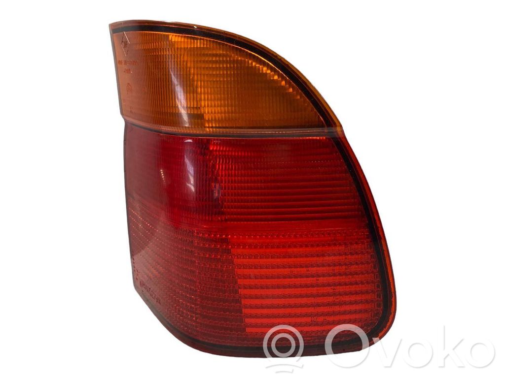 Aizmugurējais lukturis virsbūvē