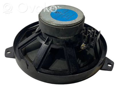 Speaker(s) in front door