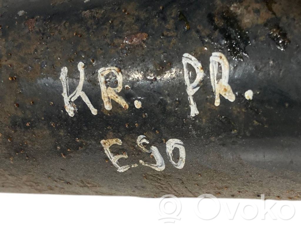 Priekšpusē amortizators ar atsperi