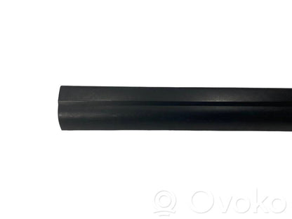 Priekšējā sliekšņa dekoratīvā apdare (iekšējā)