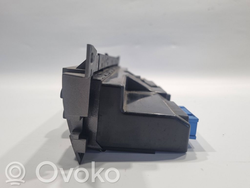 Gaisa kondicioniera / klimata kontroles / salona apsildes vadības bloks (salonā)
