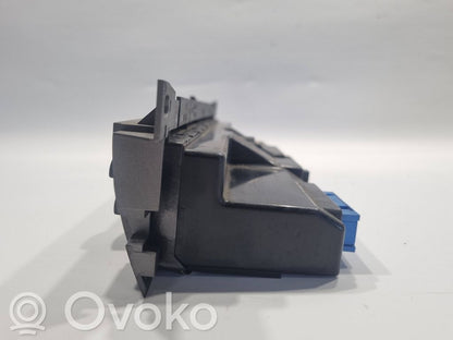 Gaisa kondicioniera / klimata kontroles / salona apsildes vadības bloks (salonā)