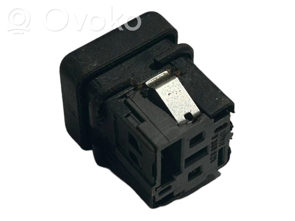 Elektrisko logu slēdzis