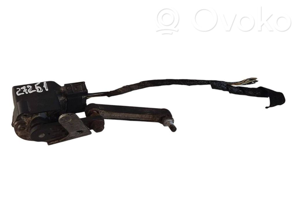 Priekšpusē augstuma sensora svira