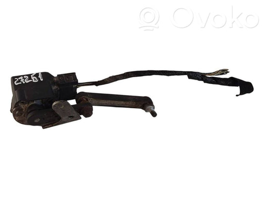 Priekšpusē augstuma sensora svira