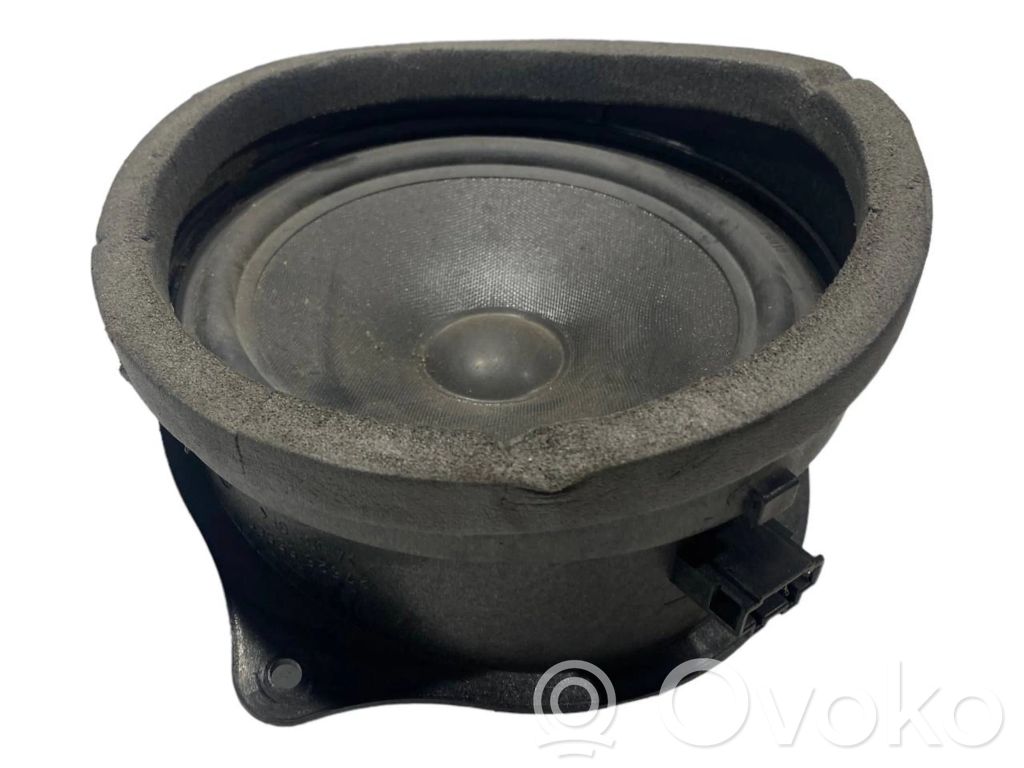 Speaker(s) in the rear door