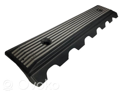 Dzinēja pārsegs (dekoratīva apdare)