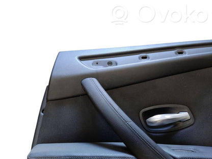 Apšuvums aizmugurējām durvīm