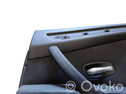 Apšuvums aizmugurējām durvīm