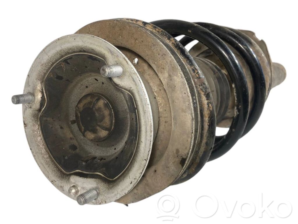 Priekšpusē amortizators ar atsperi