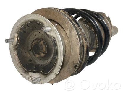 Priekšpusē amortizators ar atsperi