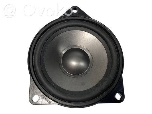 Speaker(s) in front door