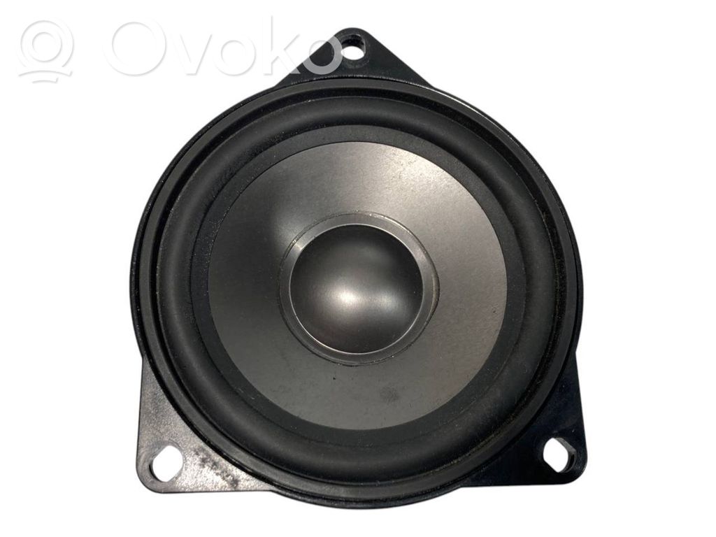 Skaļrunis (-i) priekšējās durvīs