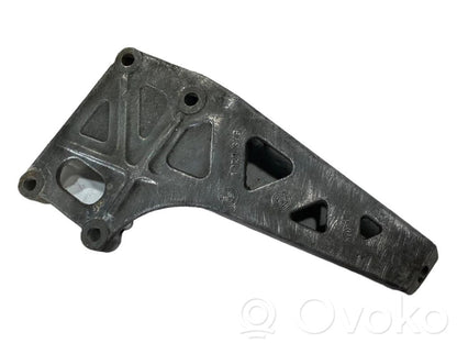 Engine mounting bracket