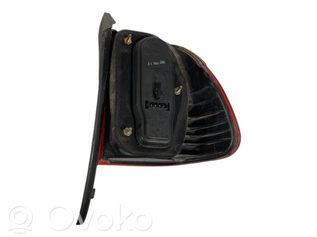 Aizmugurējais lukturis virsbūvē