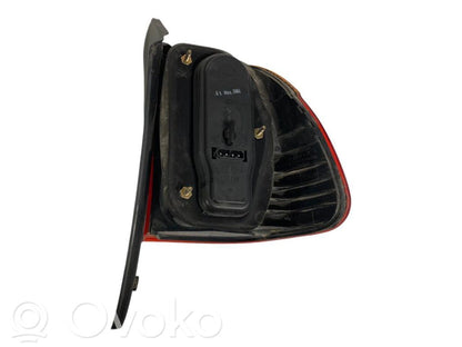 Aizmugurējais lukturis virsbūvē