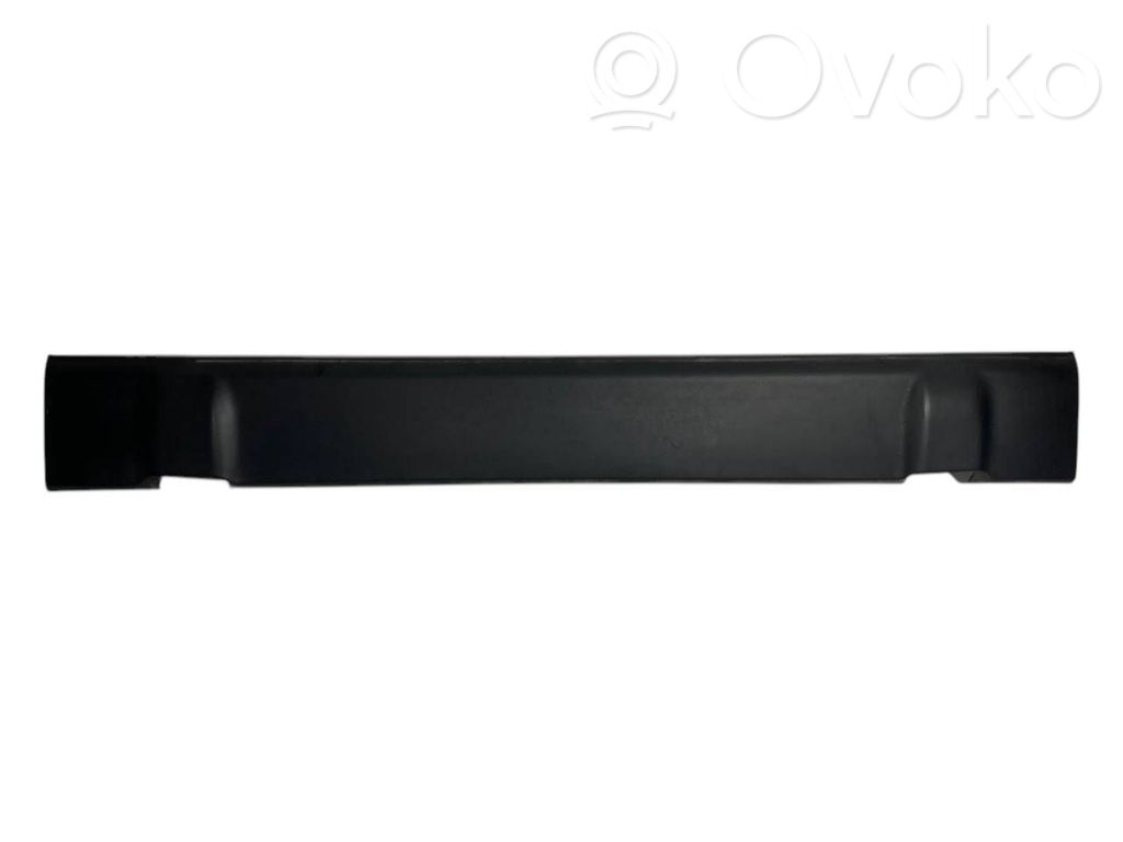 Augšējā dekoratīvā apdare (pie loga)