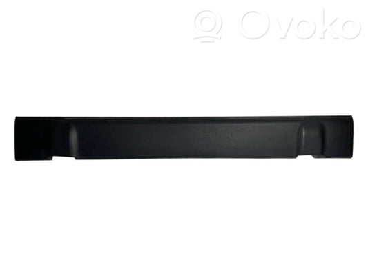 Augšējā dekoratīvā apdare (pie loga)