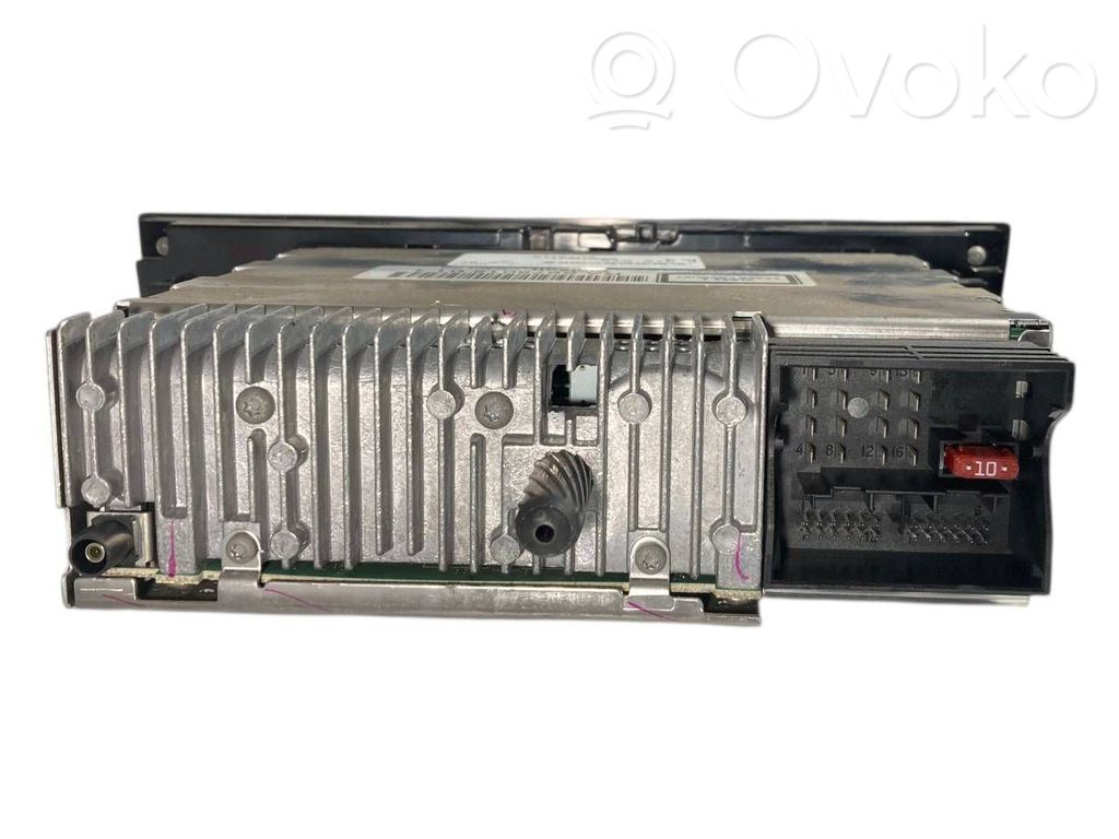 Radio / CD/DVD atskaņotājs / navigācija