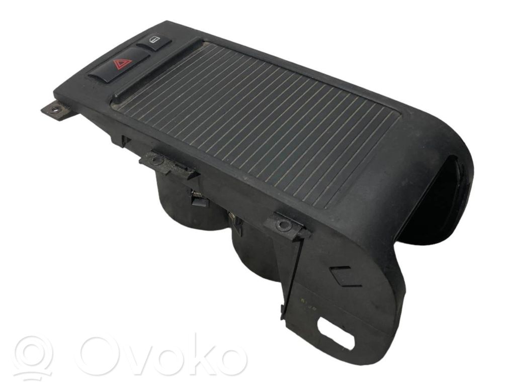 Glāžu turētājs (priekšā)