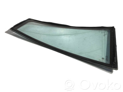 Маленькое стекло "А" в задней двери