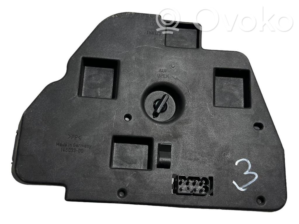 Aizmugures spuldzes vāka turētājs