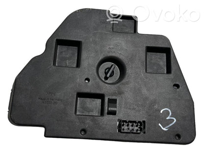 Aizmugures spuldzes vāka turētājs