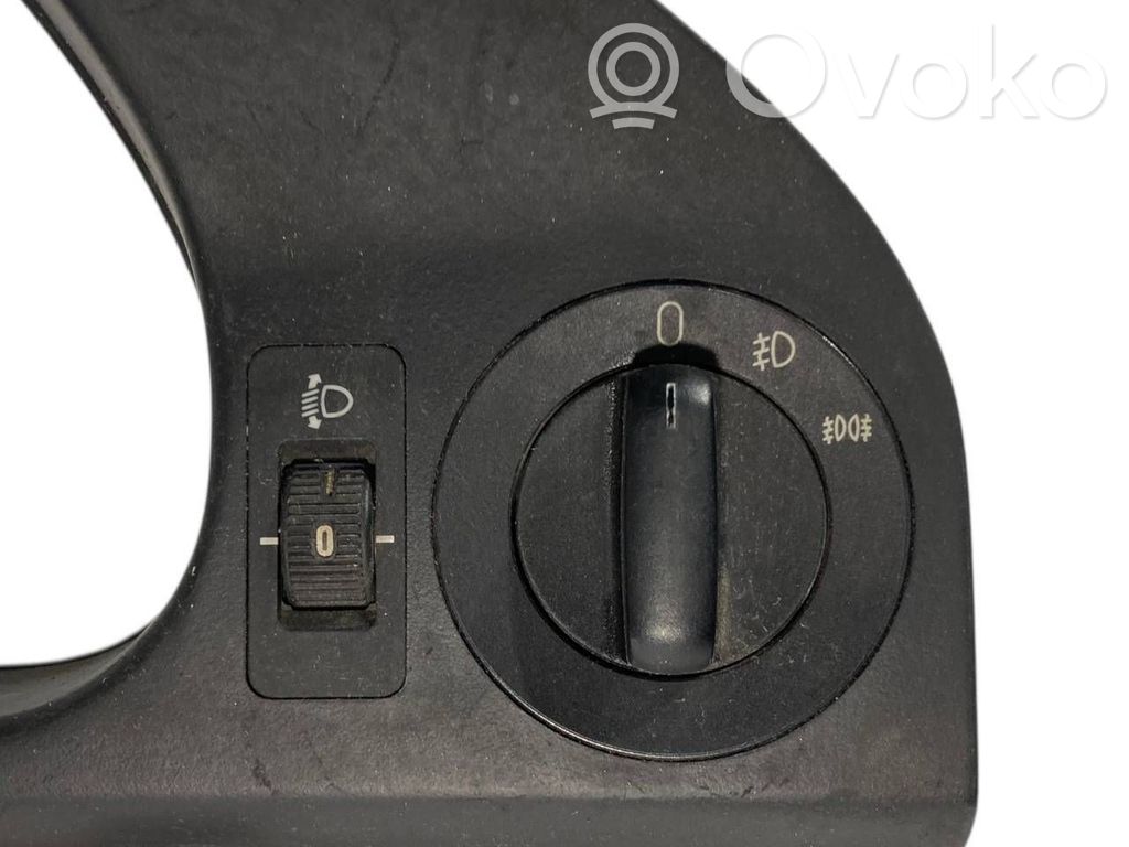 Instrumentu paneļa dekoratīvā apdare