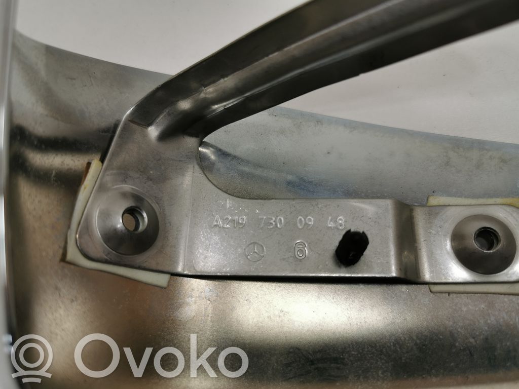 Cita veida aizmugurē durvju dekoratīvās apdares detaļas