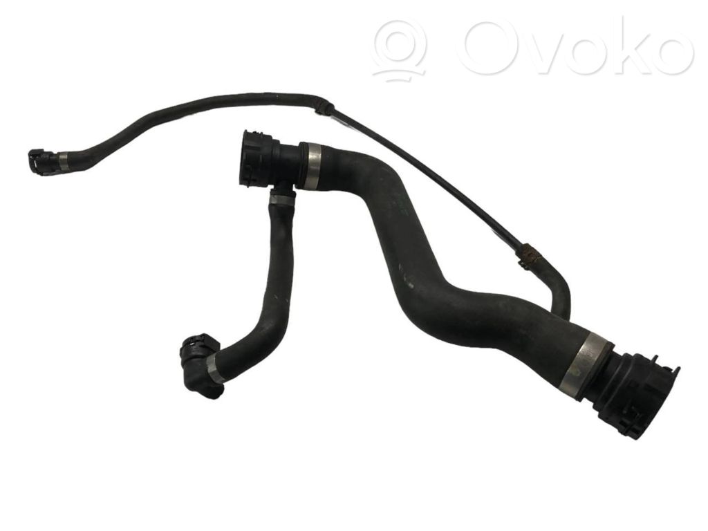 Caurulīte (-es) / šļūtene (-es)