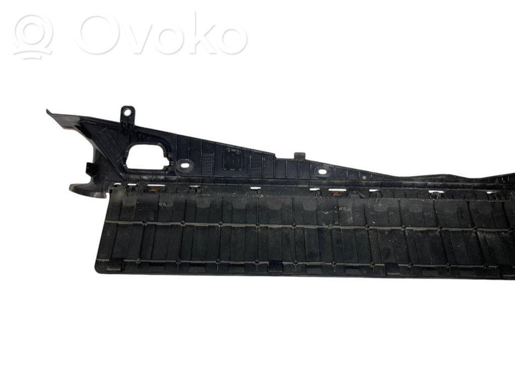 Bagāžnieka sānu apakšējās apdares panelis