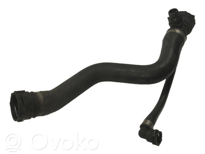 Caurulīte (-es) / šļūtene (-es)