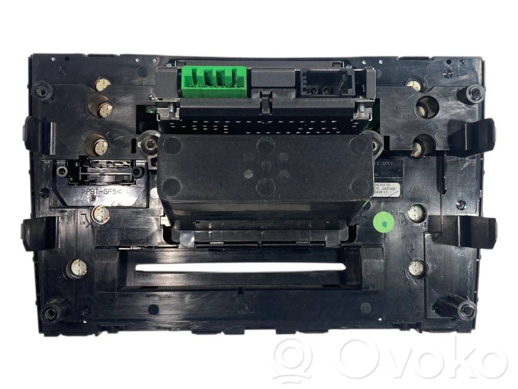 Radio / CD/DVD atskaņotājs / navigācija