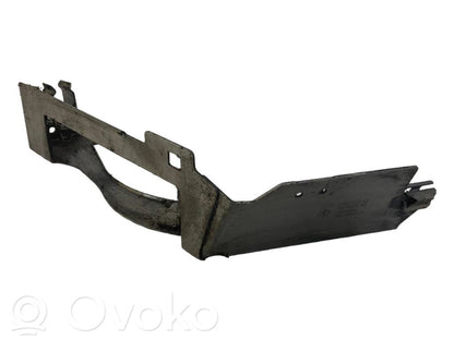 Cita veida dzinēja nodalījuma detaļa