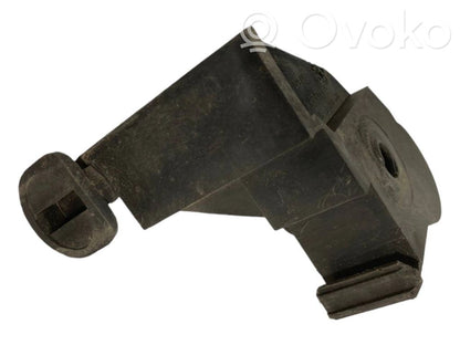 Priekšpusē bampera turētājs